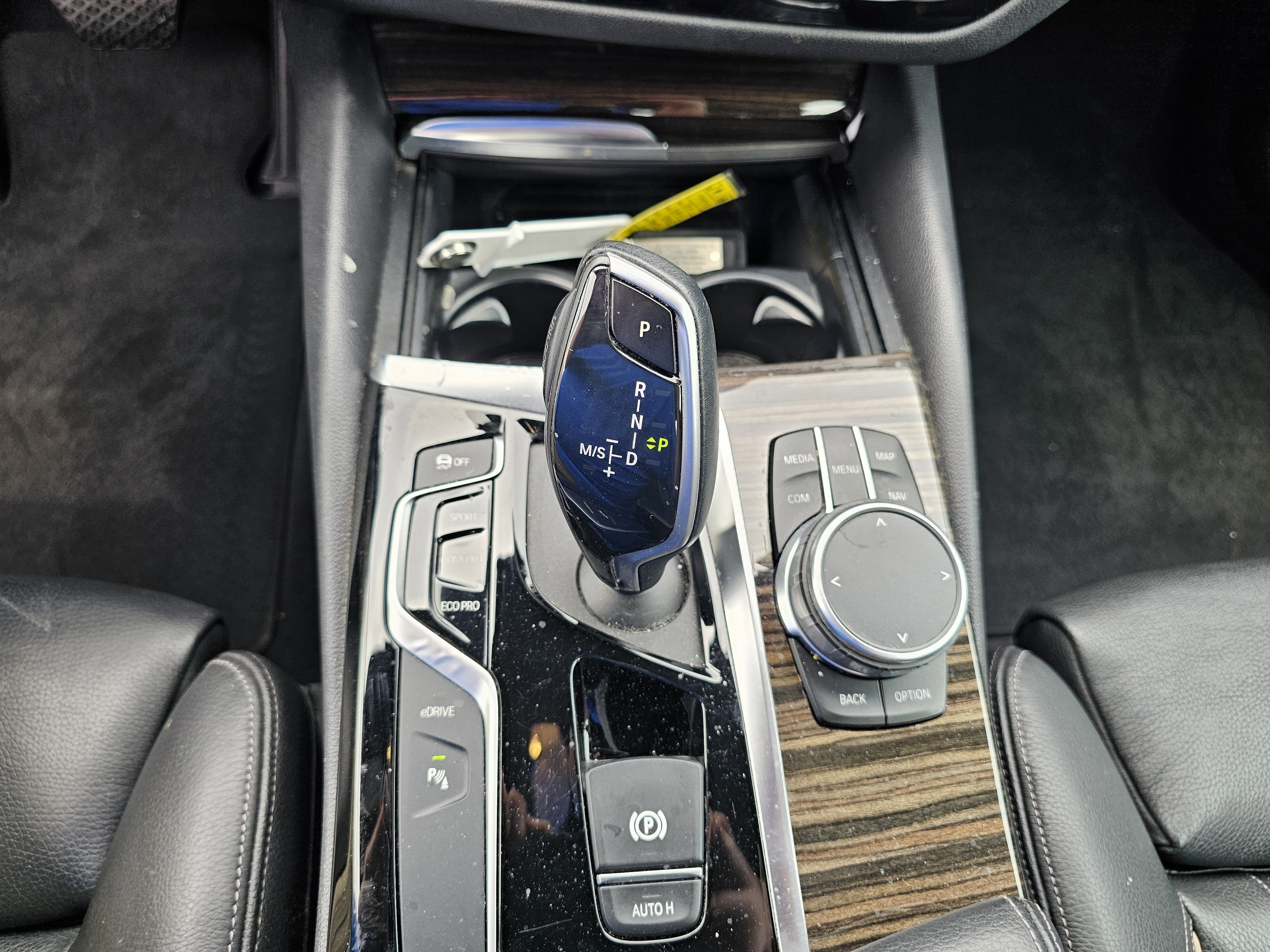 2019 BMW 5 Series 530e - Photo 26