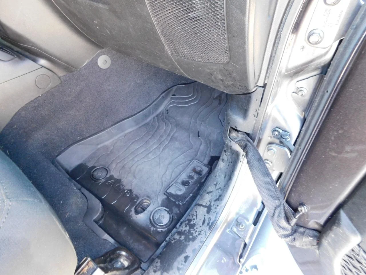 Used 2019 Gray Jeep SPORT S 4X4 image 16