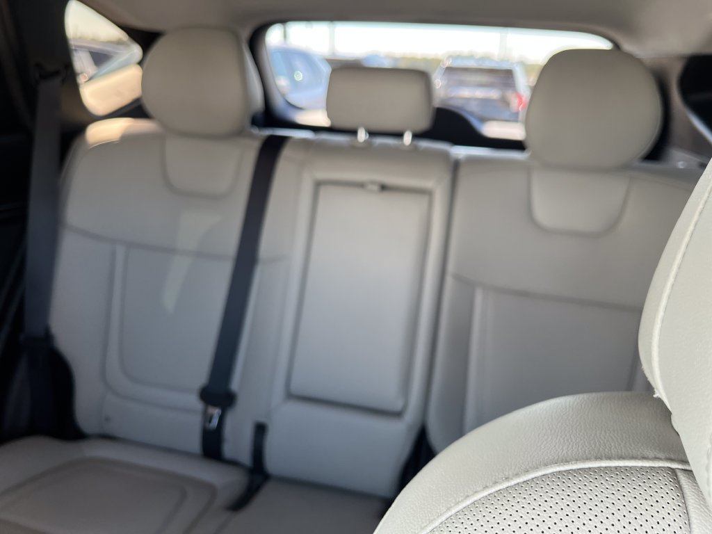 Used 2023 Silver Hyundai SEL image 13
