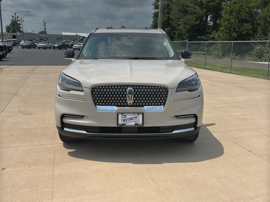 Used 2022 Ceramic Pearl Metallic Lincoln Reserve image 7