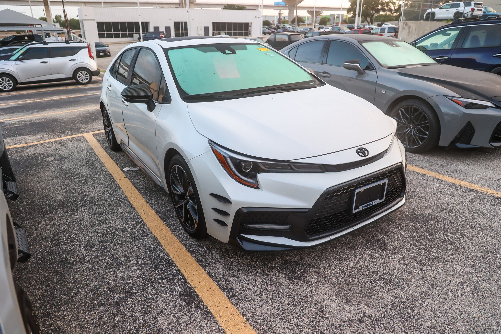 Used 2020 White Toyota SE image 5
