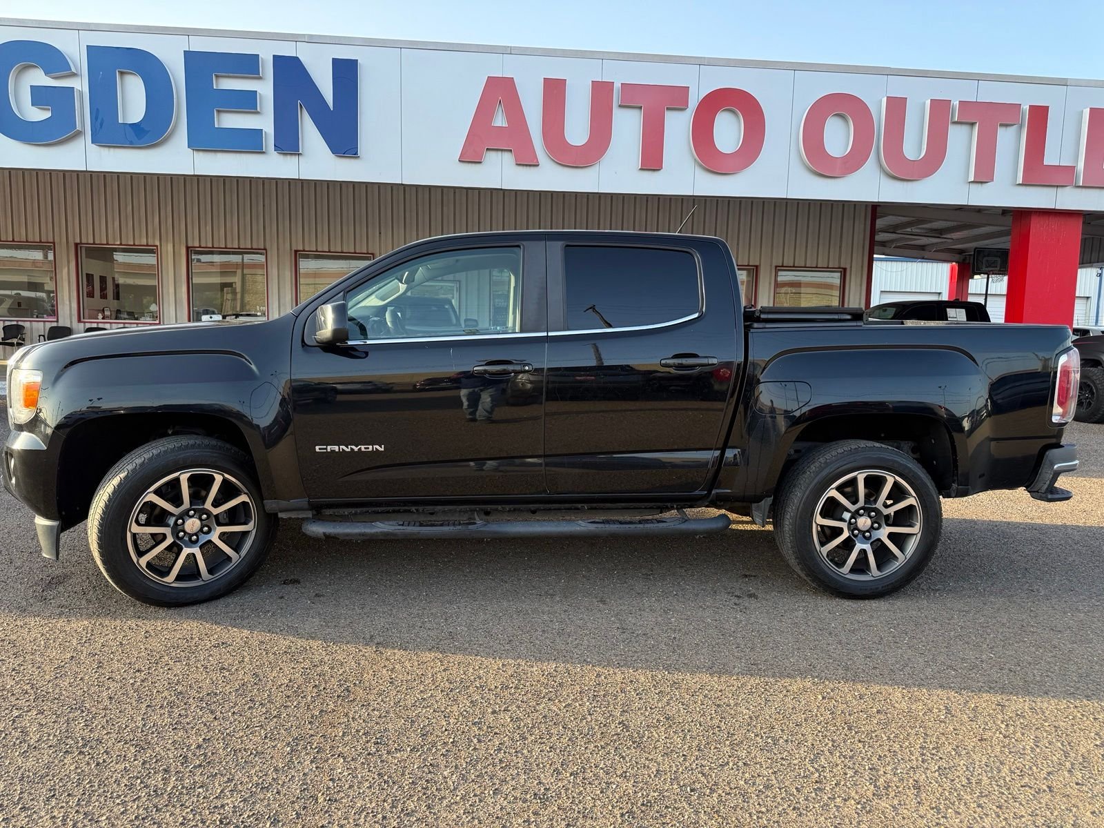 Used 2016 Black GMC SLE1 image 3