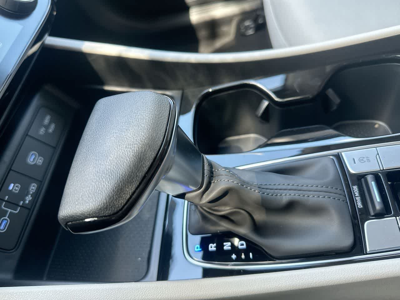 New 2026 Phantom Black Hyundai SEL FWD image 21