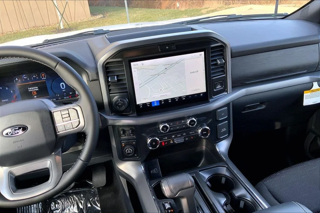 New 2026 Oxford White Ford XLT image 7