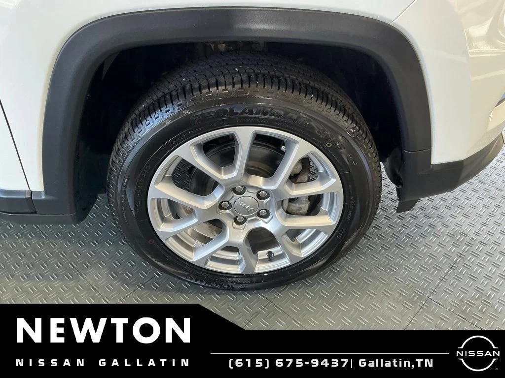 Used 2022 Bright White Clearcoat Jeep Latitude Lux image 46