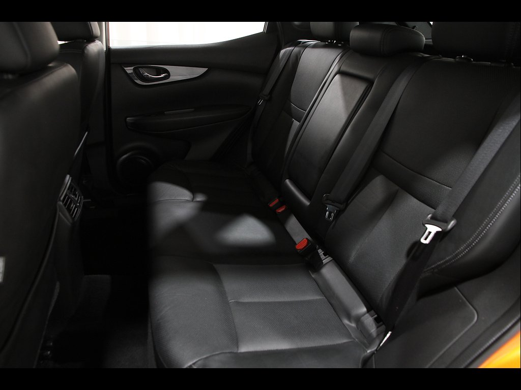 Used 2017 Monarch Orange Nissan SL image 20