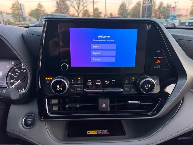 New 2026 Wind Chill Pearl <sup>1</sup> Toyota  XLE image 17