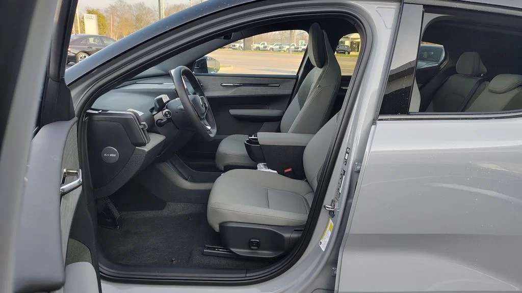 2026 Volvo EX30 Plus - Photo 7