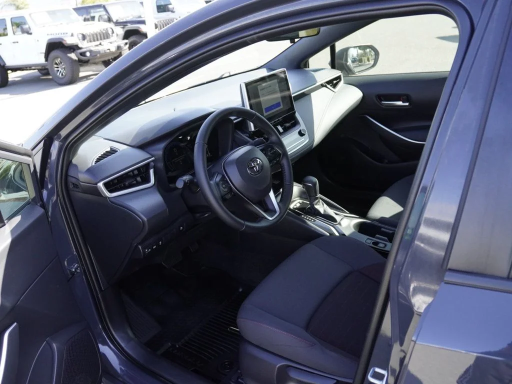 2025 Toyota Corolla SE - Photo 18