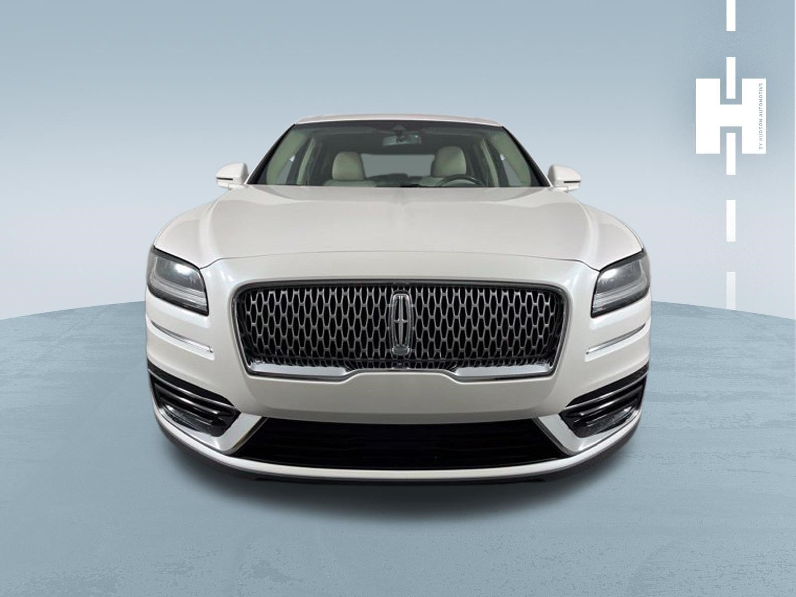 Used 2019 White Platinum Clearcoat Metallic Lincoln Select image 2