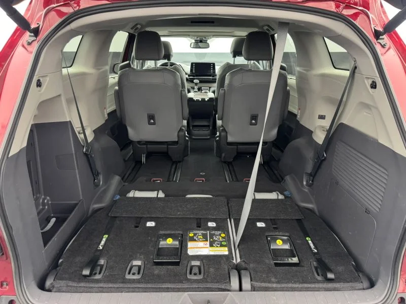 Used 2023  Toyota XLE Minivan 4D image 45
