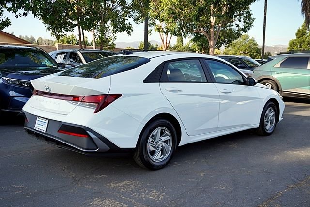New 2026 White Hyundai SE image 8