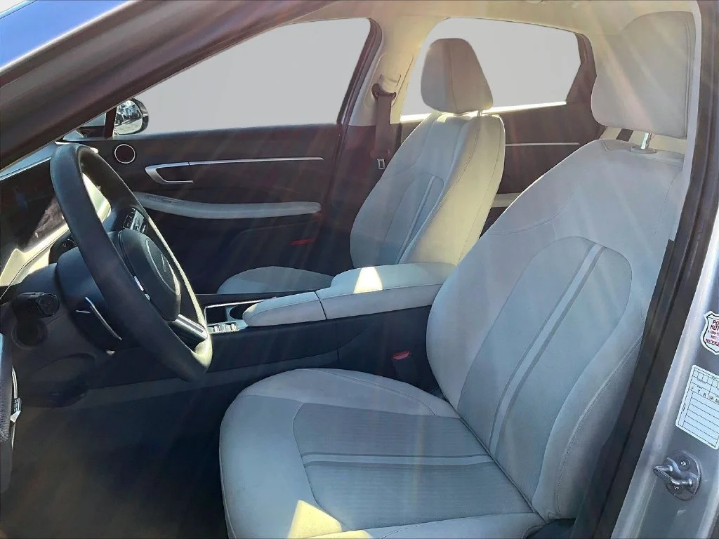 Used 2025 Silver Hyundai SEL image 15