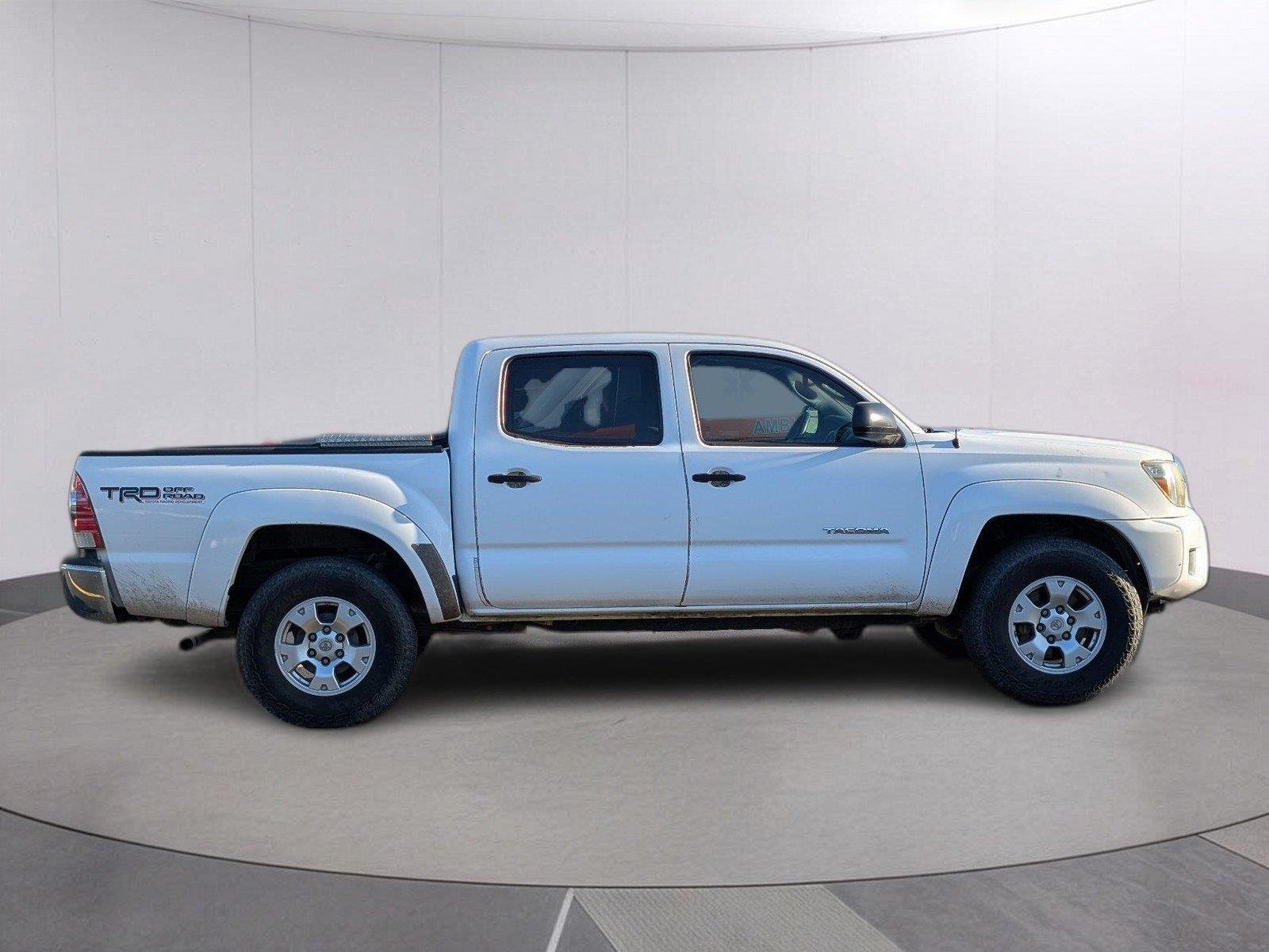 Used 2013 Super White Toyota Double Cab V6 4WD image 8