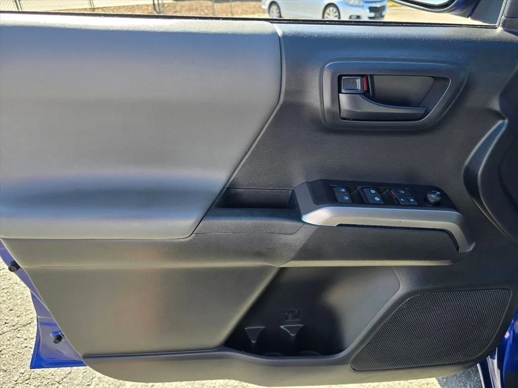 Used 2023 Blue Toyota SR5 image 9