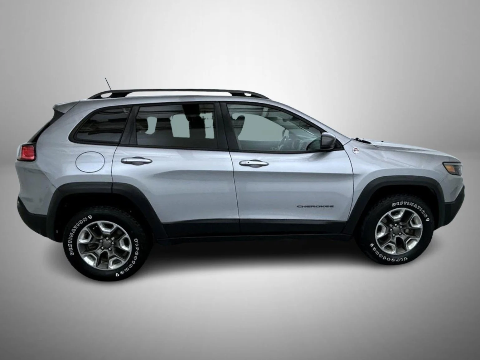 Used 2019 Silver Jeep Trailhawk image 4