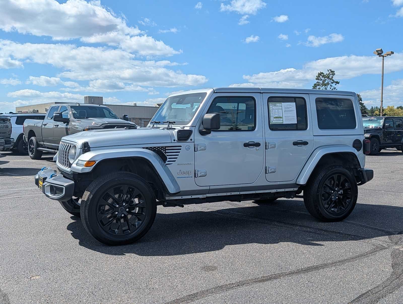 Used 2024 Silver Zynith Clearcoat Jeep Sahara image 3