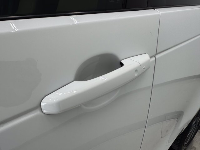 Used 2024 Fuji White Land Rover Dynamic SE image 48