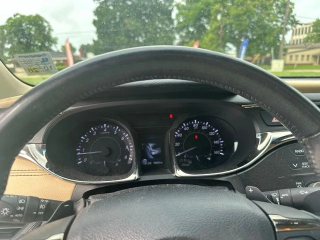 Used 2013  Toyota Limited image 20