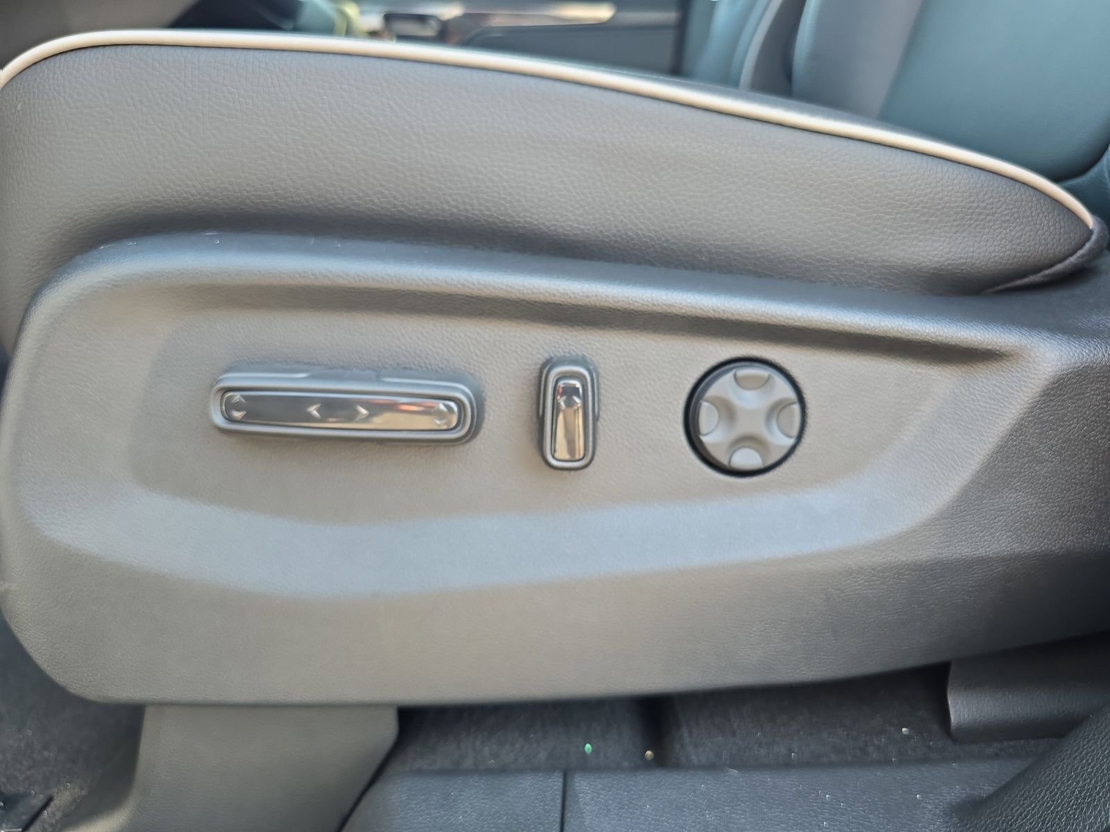 New 2026 Sonic Gray Pearl Honda Touring image 18