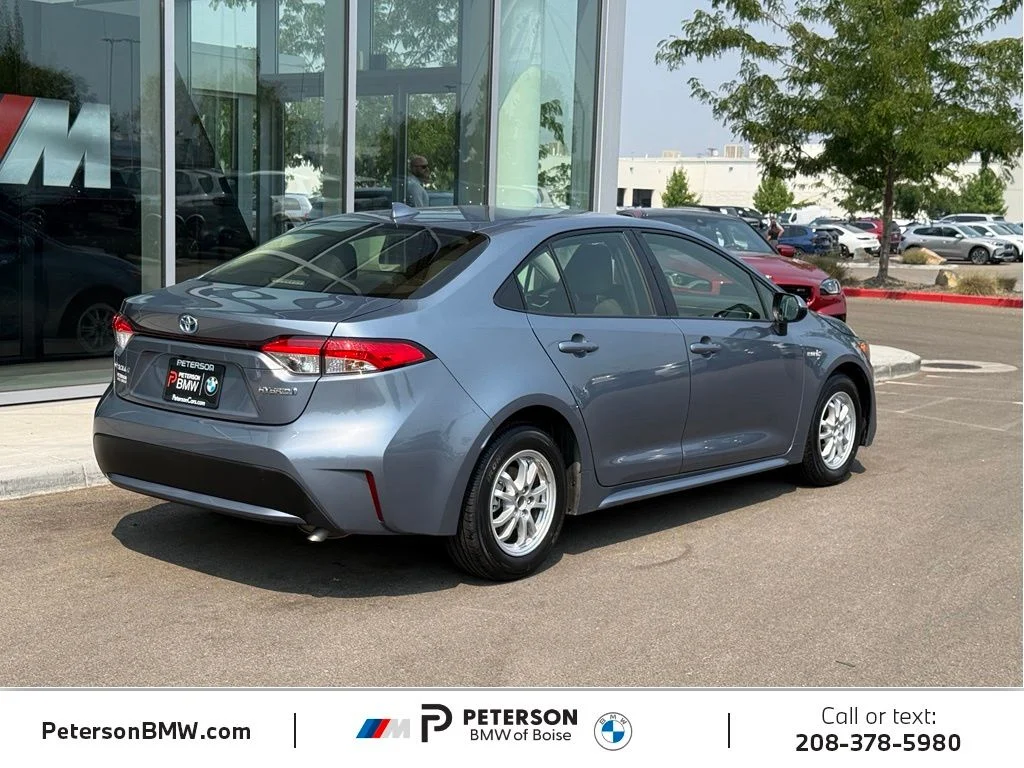 Used 2021  Toyota LE image 5