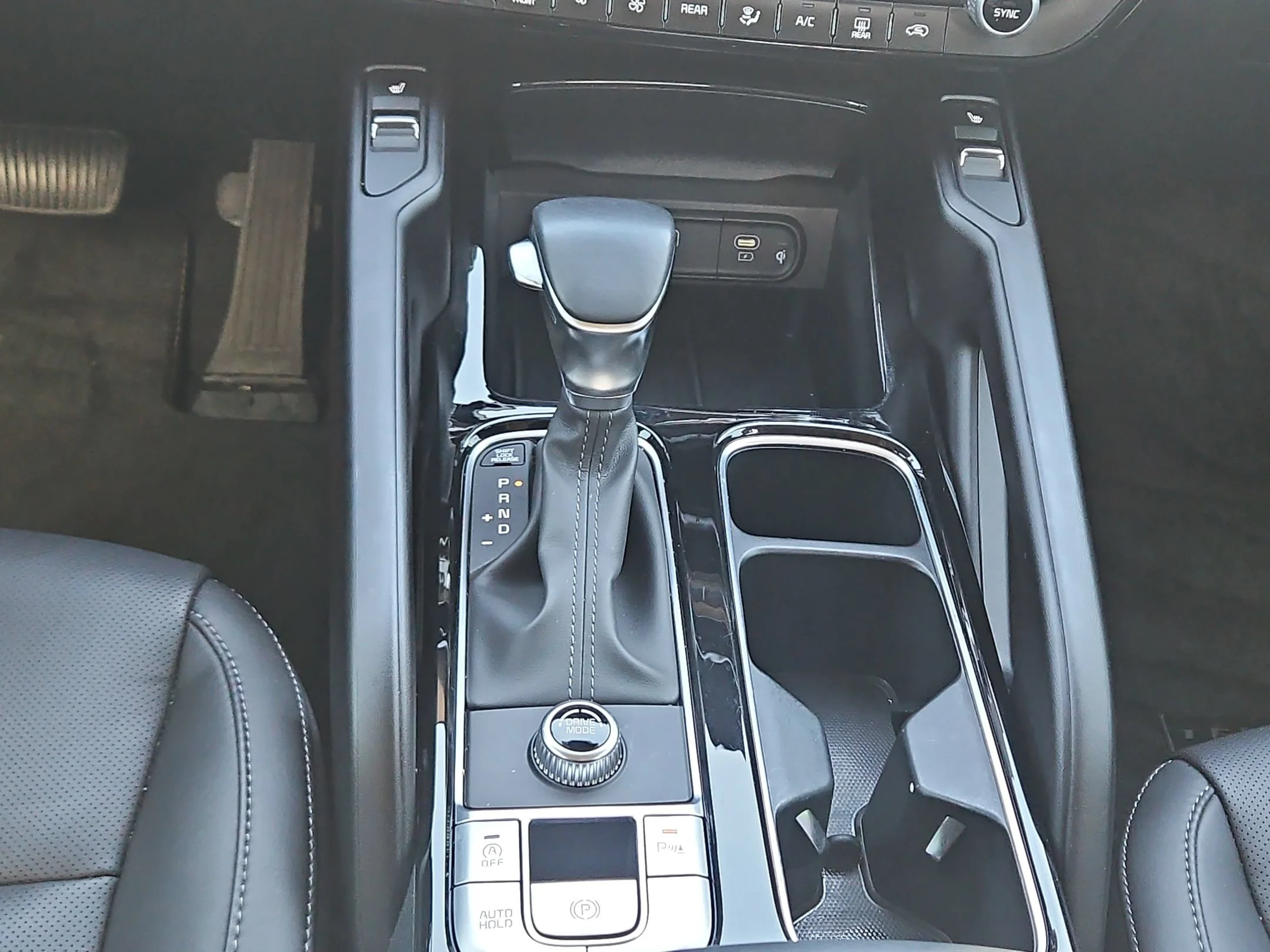 Used 2025 Dark Moss Kia S image 33