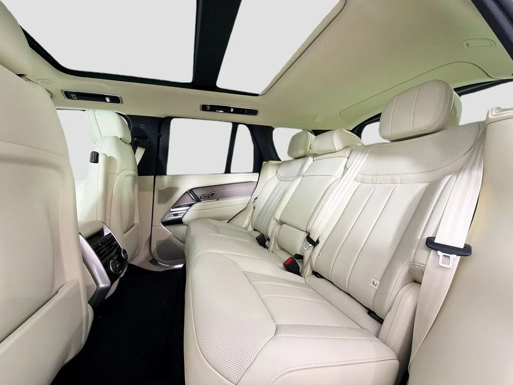 New 2026 Ostuni Pearl White Land Rover SE image 26