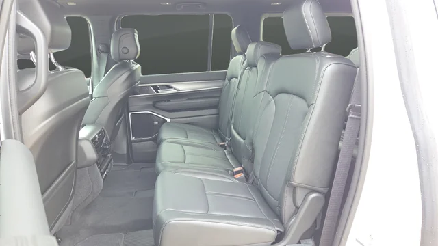 New 2026 Bright White Clear-Coat Exterior Paint Jeep Limited Reserve image 22