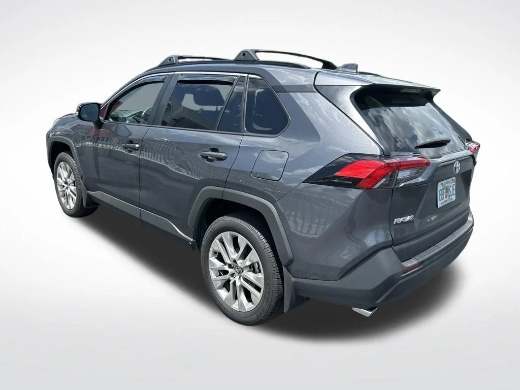 Used 2025 Gray Toyota XLE Premium image 3