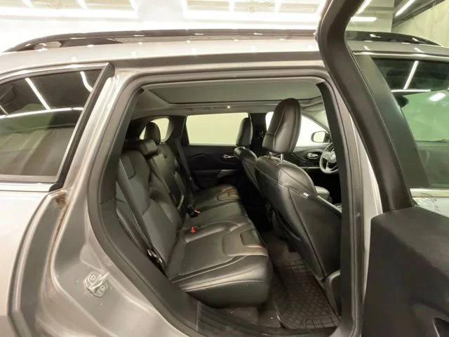 Used 2022 Silver Jeep Limited image 25