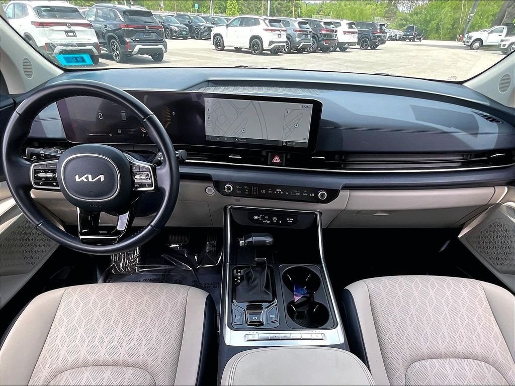 Used 2025 Snow White Pearl Kia EX image 21