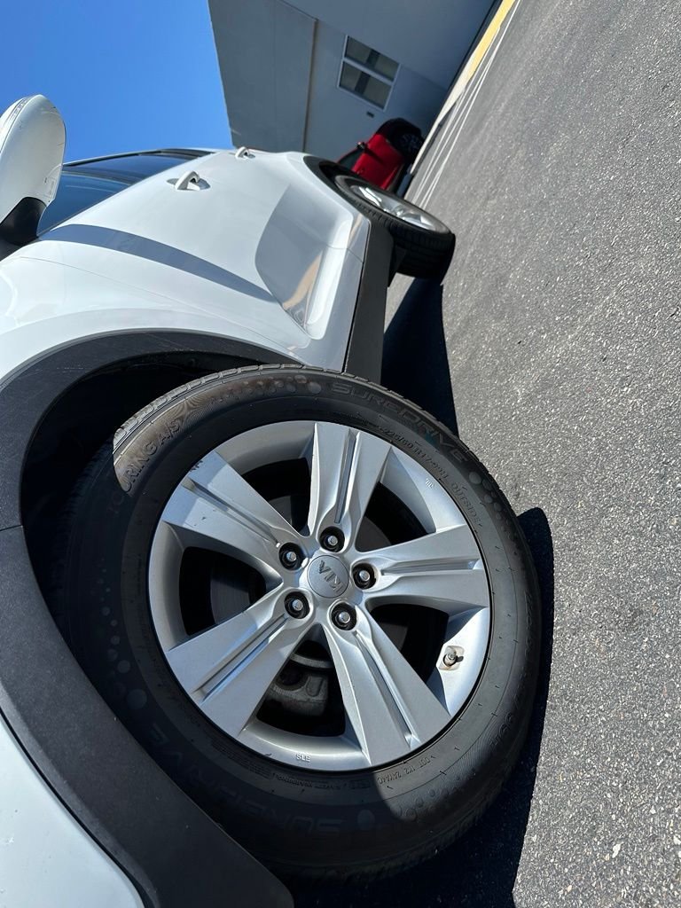 Used 2012 White Kia LX image 2