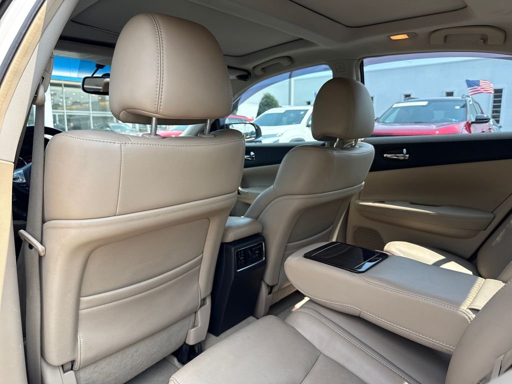 Used 2013 Pearl White Nissan 3.5 SV image 18