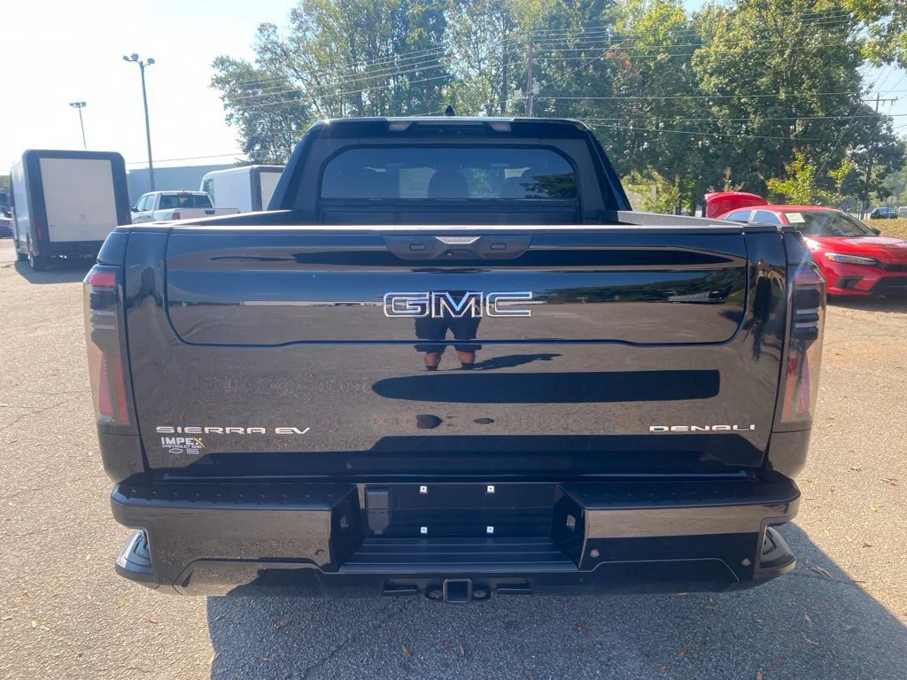 Used 2025 Onyx Black GMC Max Range Denali image 4