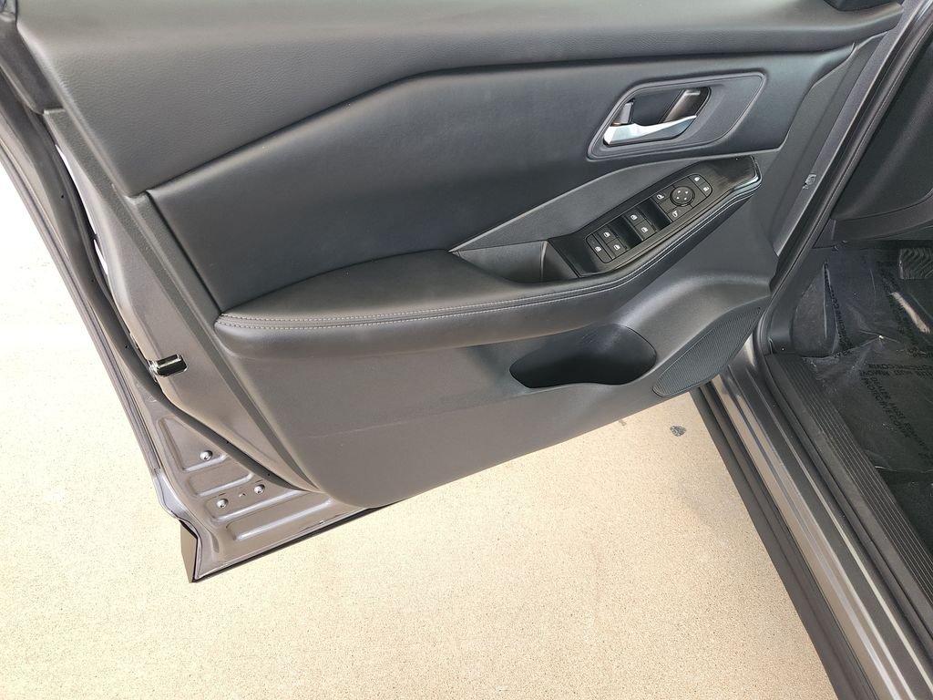 Used 2025 Gray Nissan SV AWD image 28