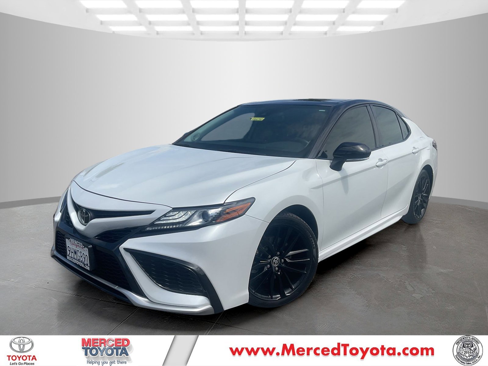 2023 Toyota Camry XSE V6's photo