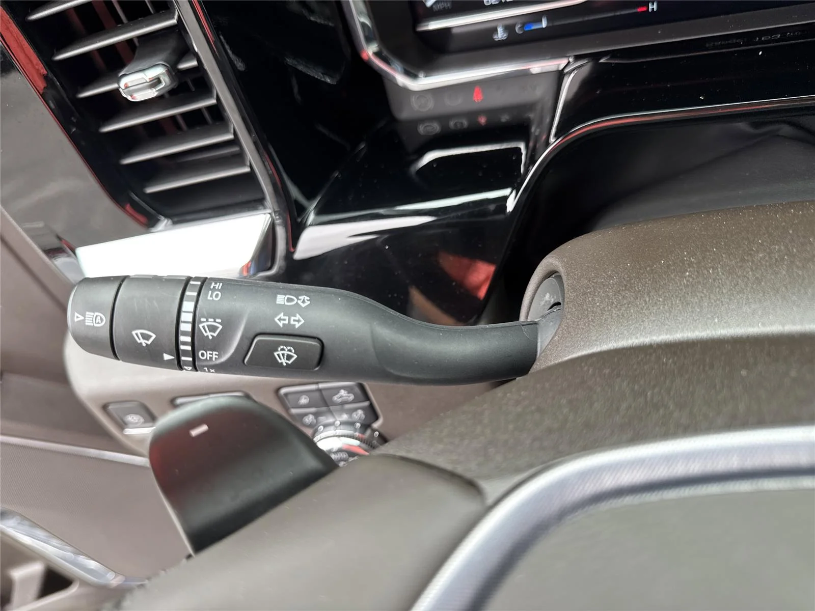 Used 2024 Titanium Rush Metallic GMC SLT image 21