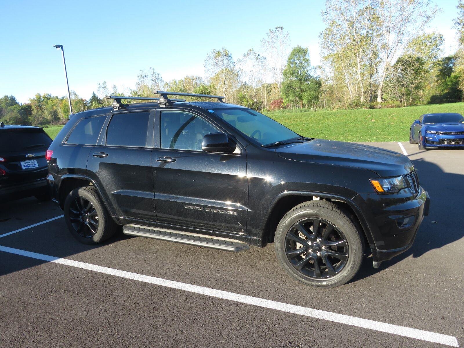 Used 2019 Diamond Black Crystal Pearlcoat Jeep Altitude image 7