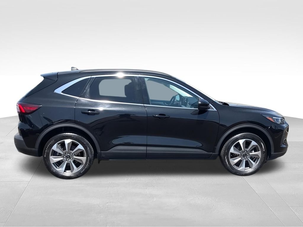 Used 2025  Ford Platinum image 9