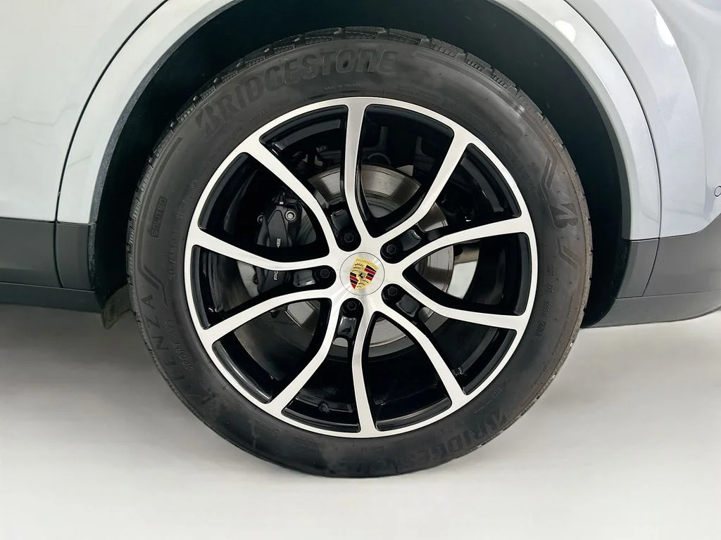 Used 2024 Silver Porsche Base image 30