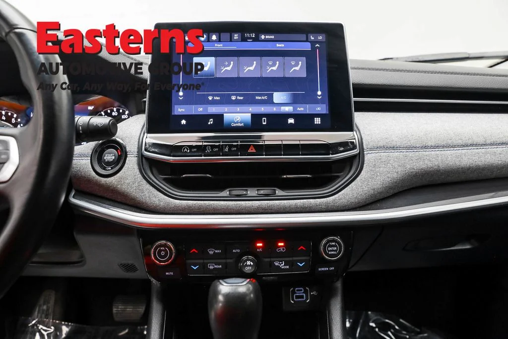 Used 2022 Black Jeep Latitude image 12