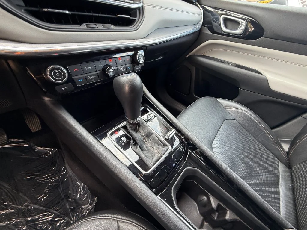 Used 2022 Red Jeep Limited image 22