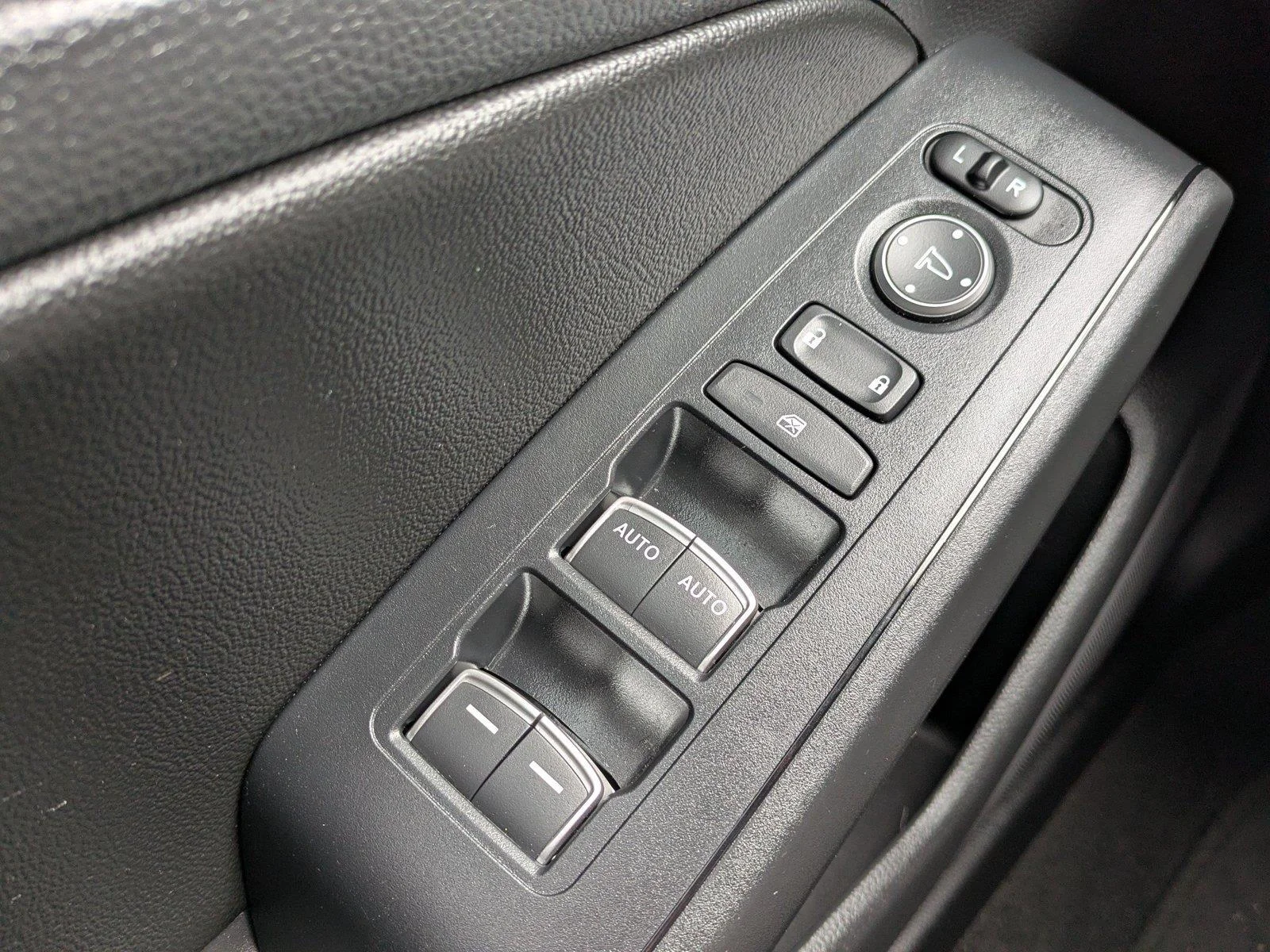 Used 2024 Meteorite Gray Metallic Honda EX-L image 23