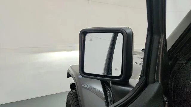New 2027 Granite Crystal Metallic Clearcoat Jeep Rubicon X image 18