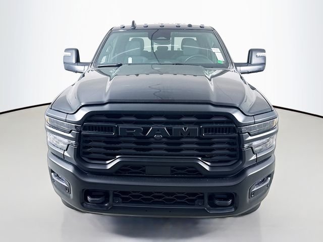 New 2026 Diamond Black Crystal Pearl-Coat Exterior Paint RAM Tradesman image 2