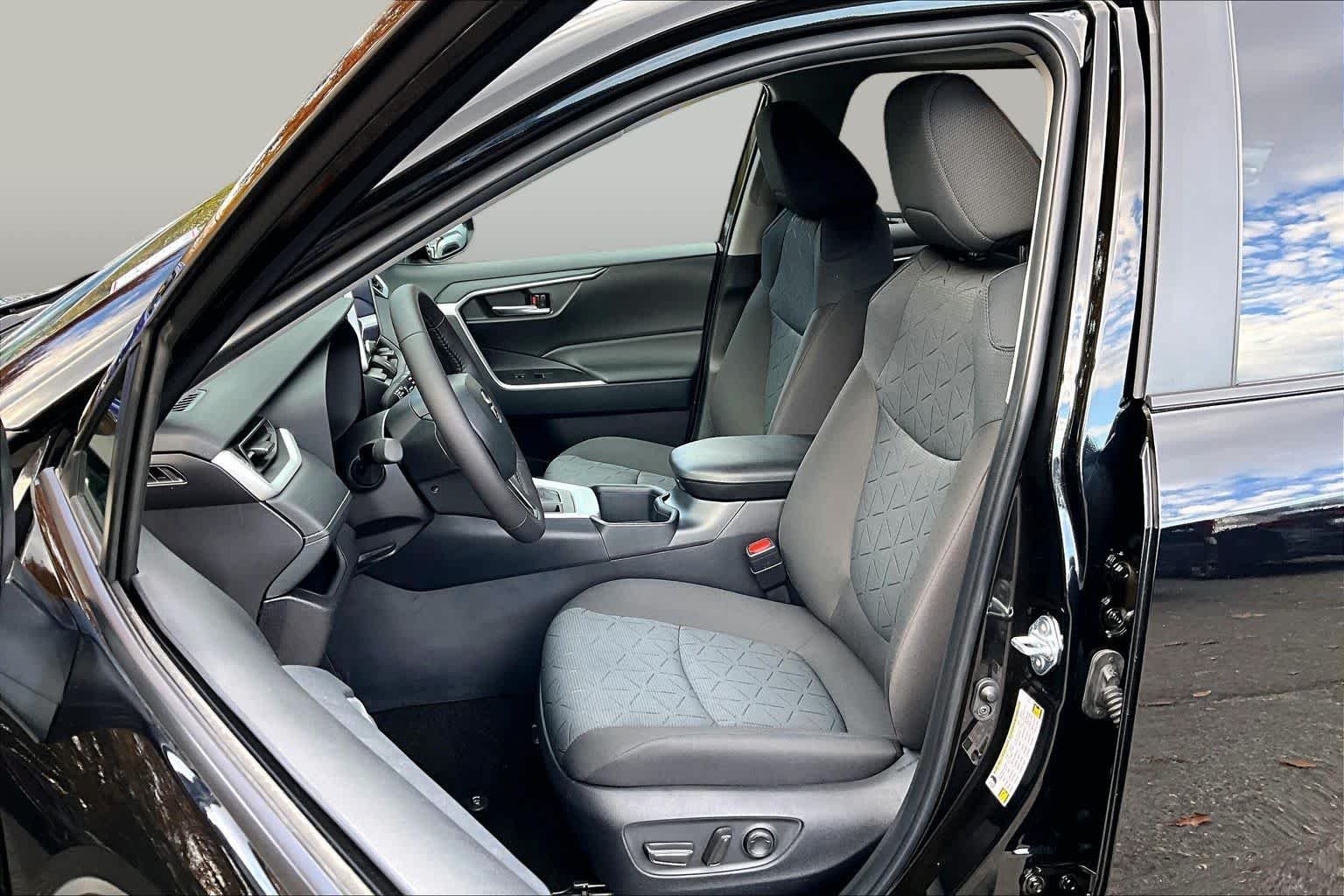 Used 2025 Midnight Black Metallic Toyota XLE image 9