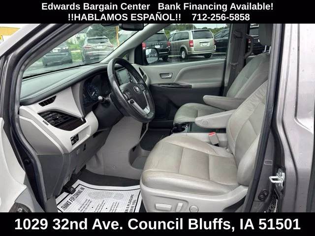 Used 2019 Gray Toyota XLE Premium image 19
