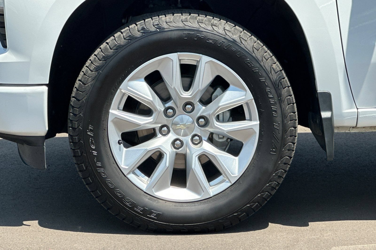 Used 2022 Summit White Chevrolet Custom image 35