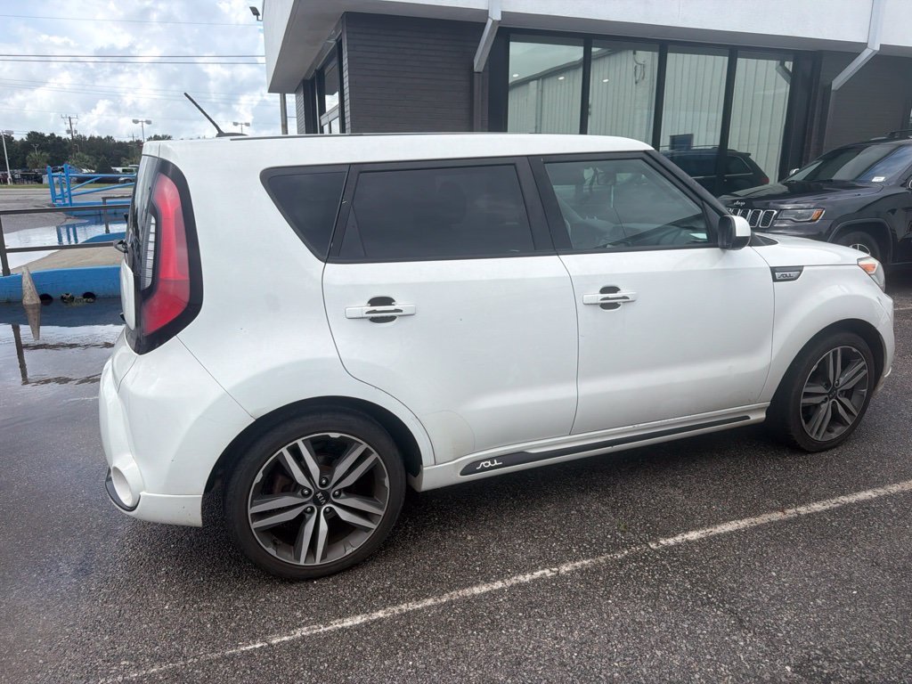 Used 2016 White Kia Plus image 4
