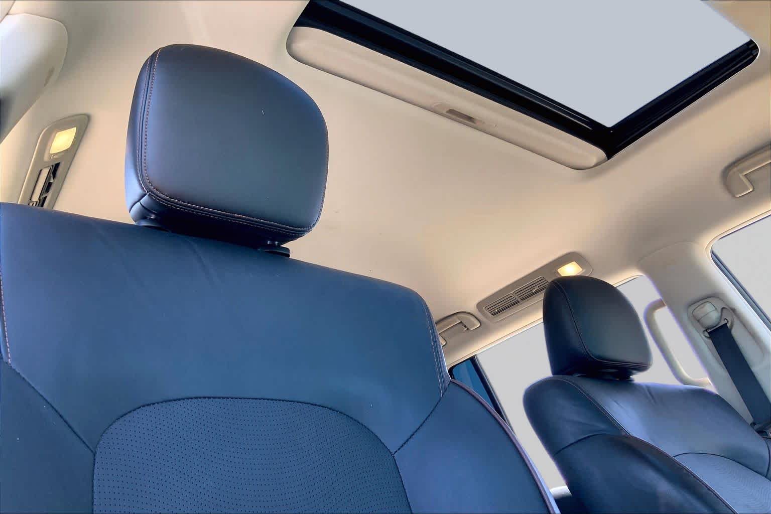 Used 2020 Hermosa Blue Pearl Nissan SL image 13
